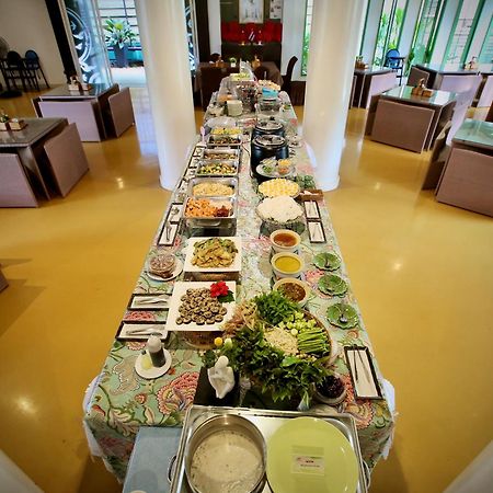 A-Te Chumphon Hotel - Sha Plus Экстерьер фото