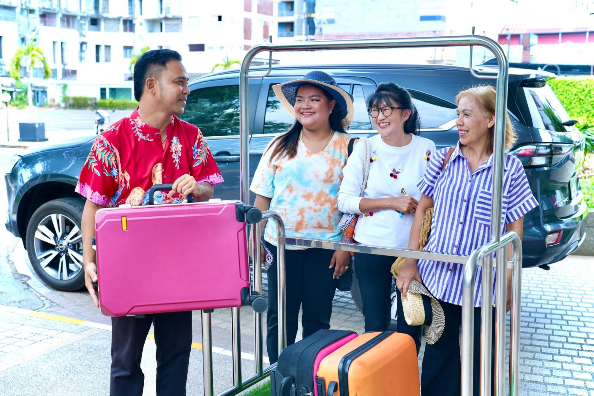 A-Te Chumphon Hotel - Sha Plus Экстерьер фото