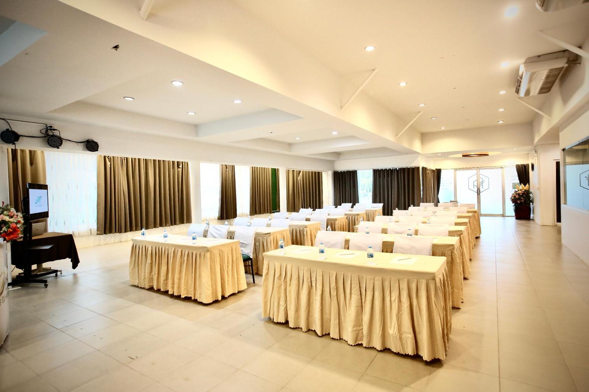 A-Te Chumphon Hotel - Sha Plus Экстерьер фото