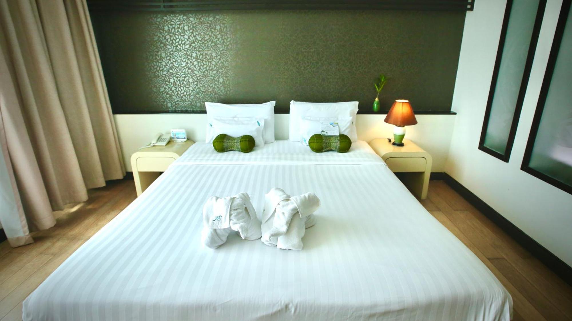 A-Te Chumphon Hotel - Sha Plus Экстерьер фото